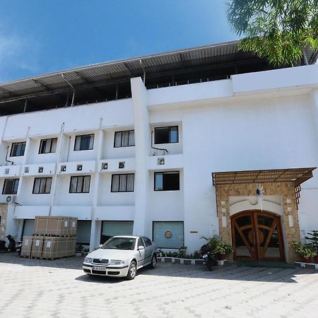 Super Townhouse Dona Castle Hotel Kollam Exterior photo