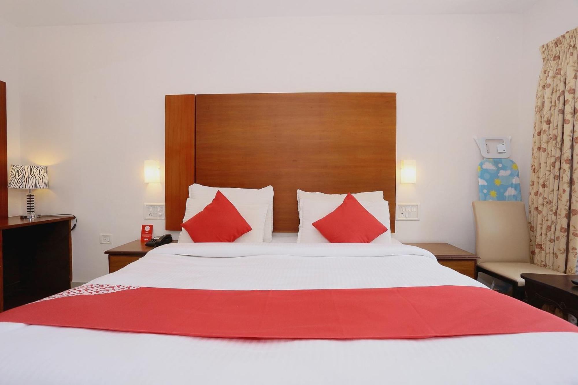 Super Townhouse Dona Castle Hotel Kollam Exterior photo