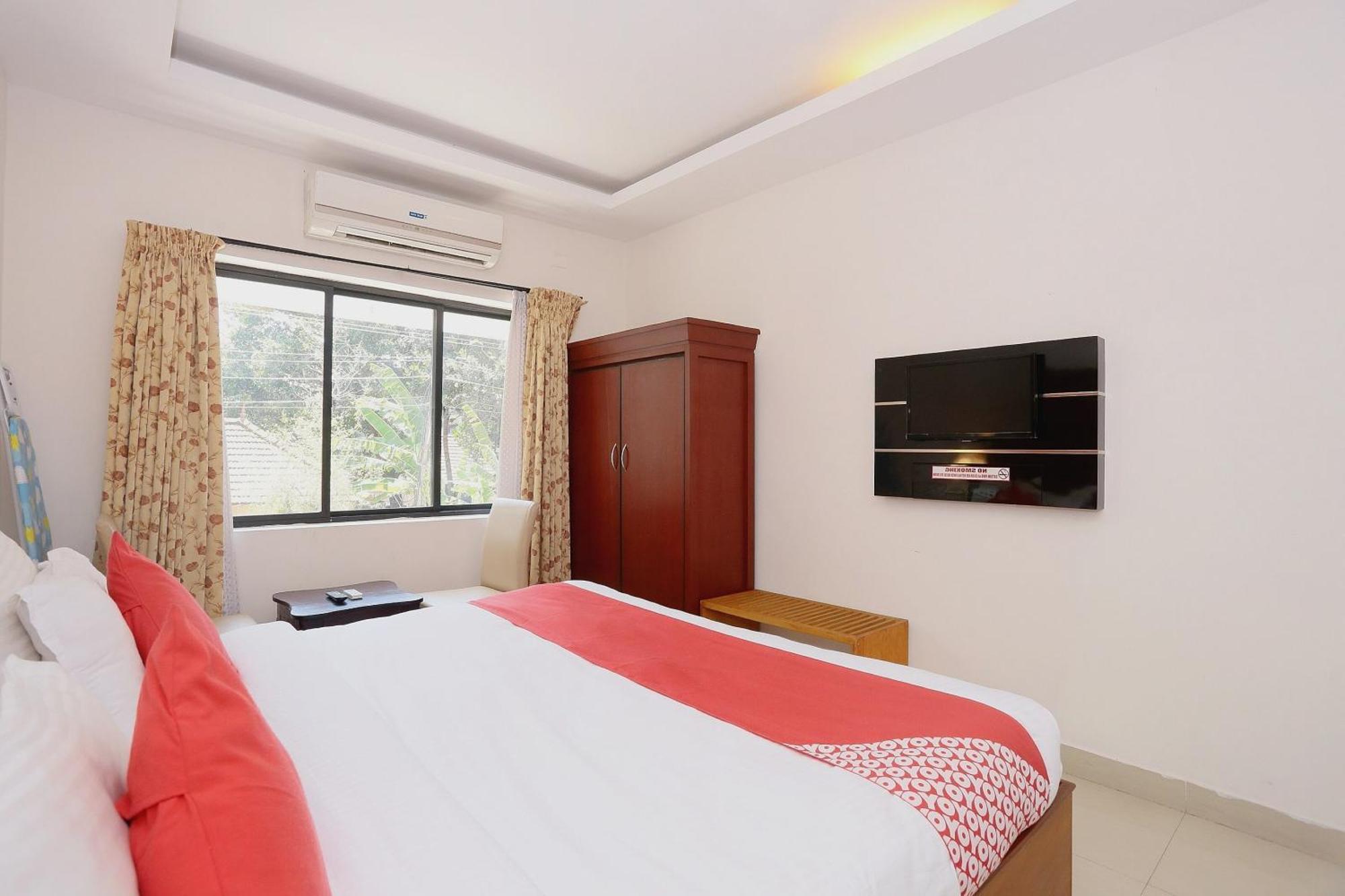 Super Townhouse Dona Castle Hotel Kollam Exterior photo