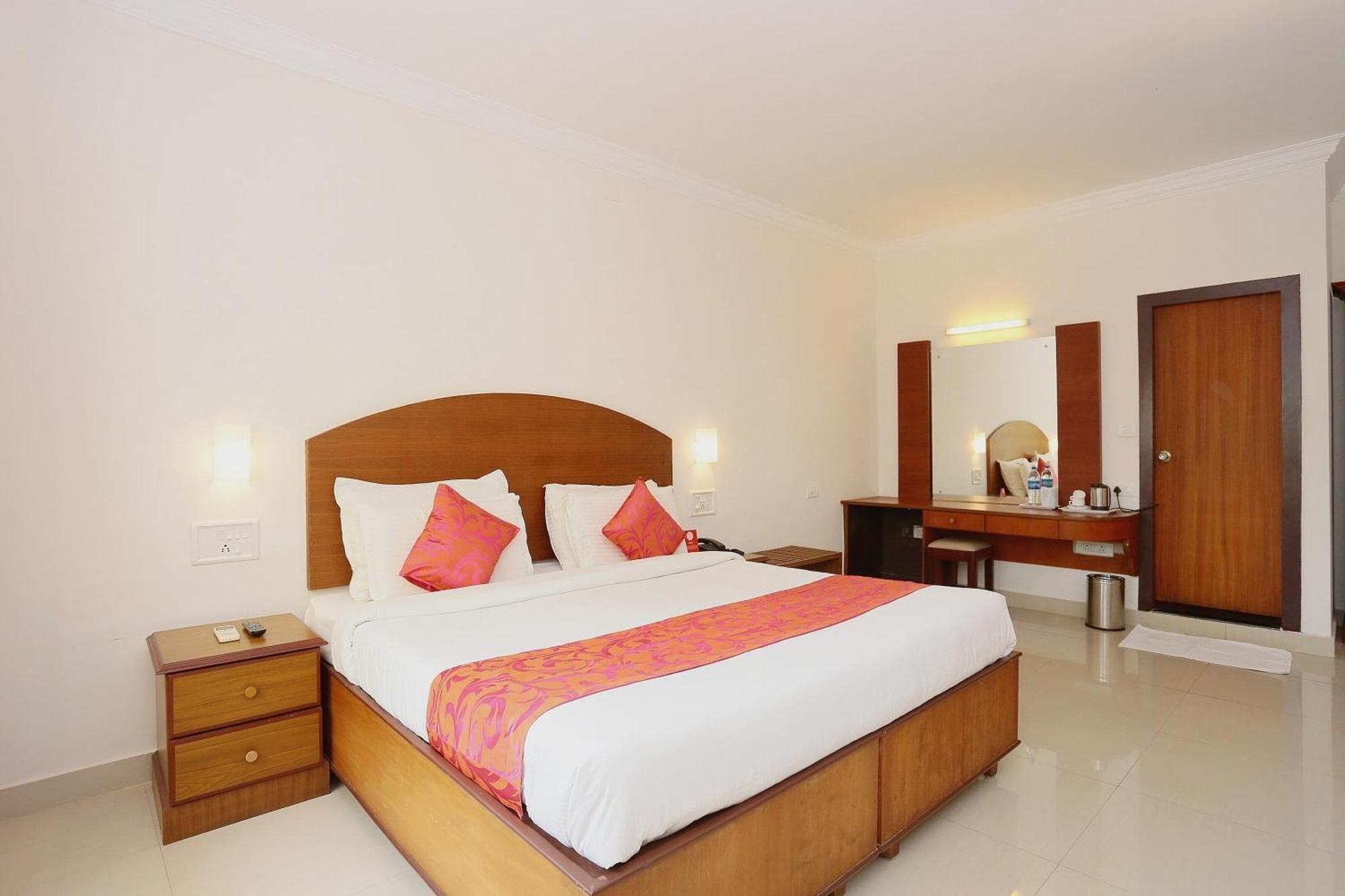 Super Townhouse Dona Castle Hotel Kollam Exterior photo