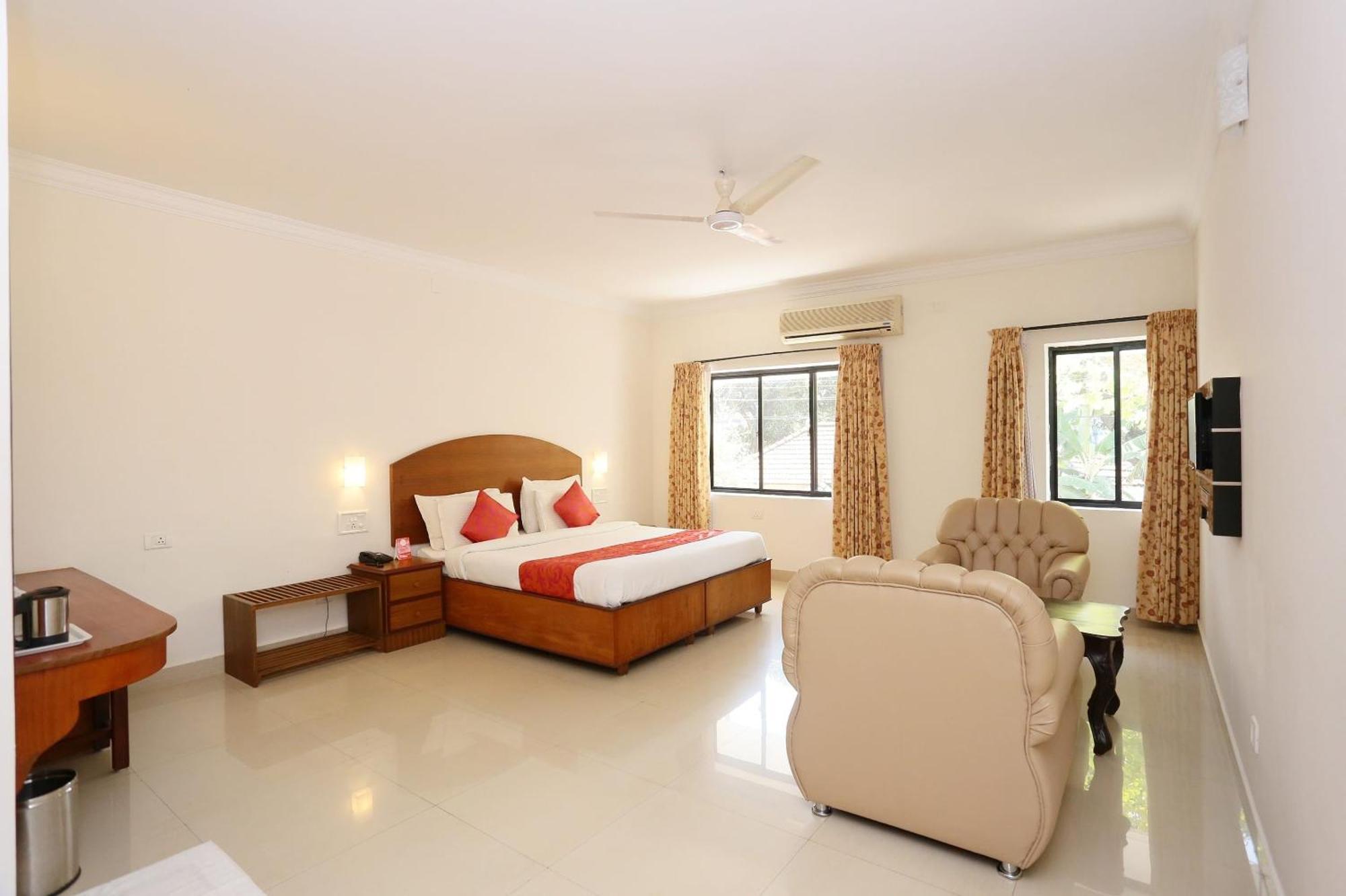 Super Townhouse Dona Castle Hotel Kollam Exterior photo
