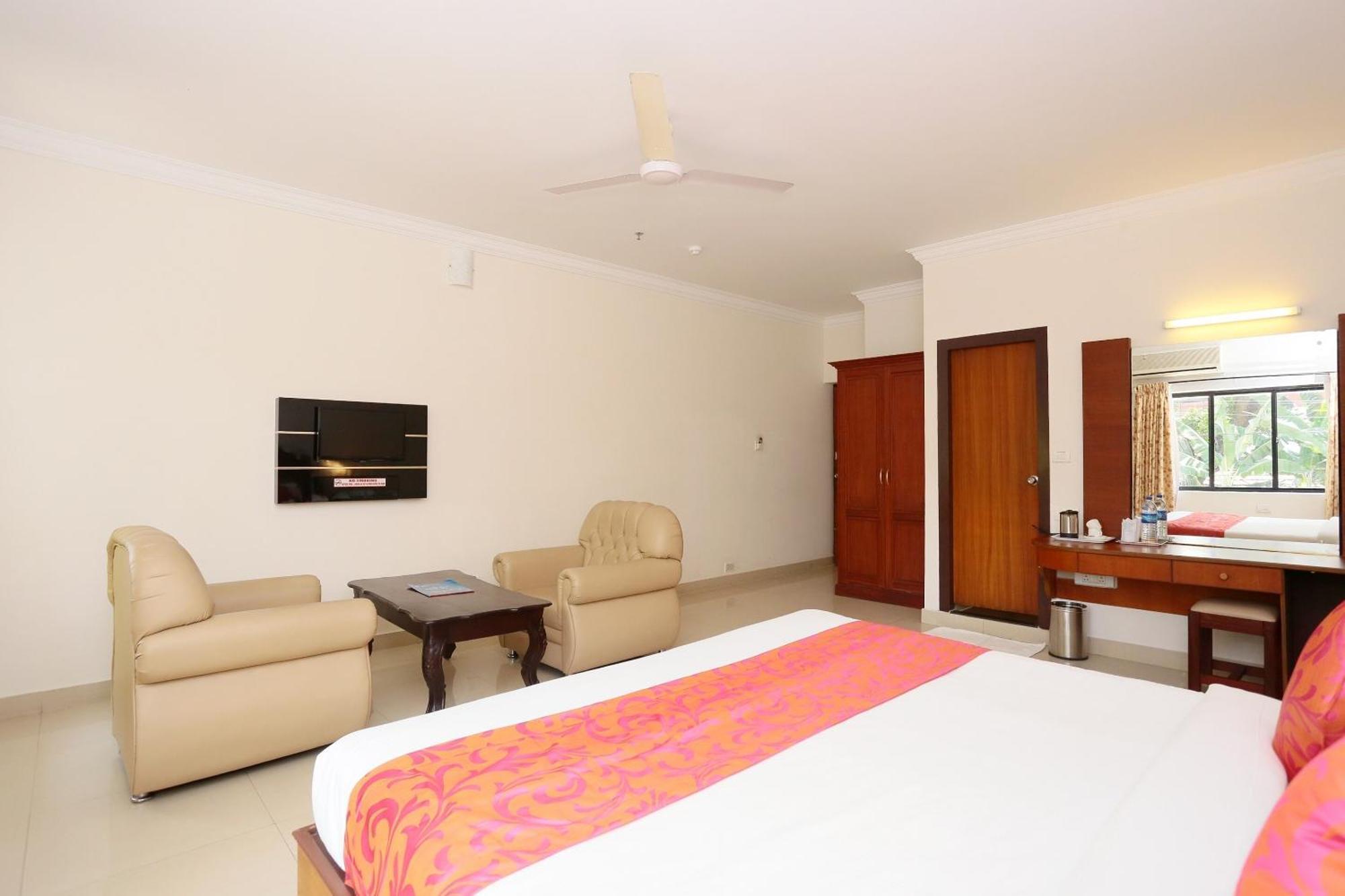 Super Townhouse Dona Castle Hotel Kollam Exterior photo