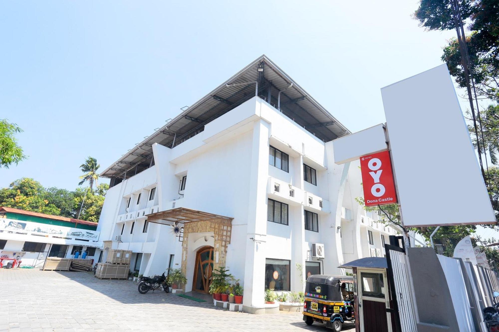 Super Townhouse Dona Castle Hotel Kollam Exterior photo