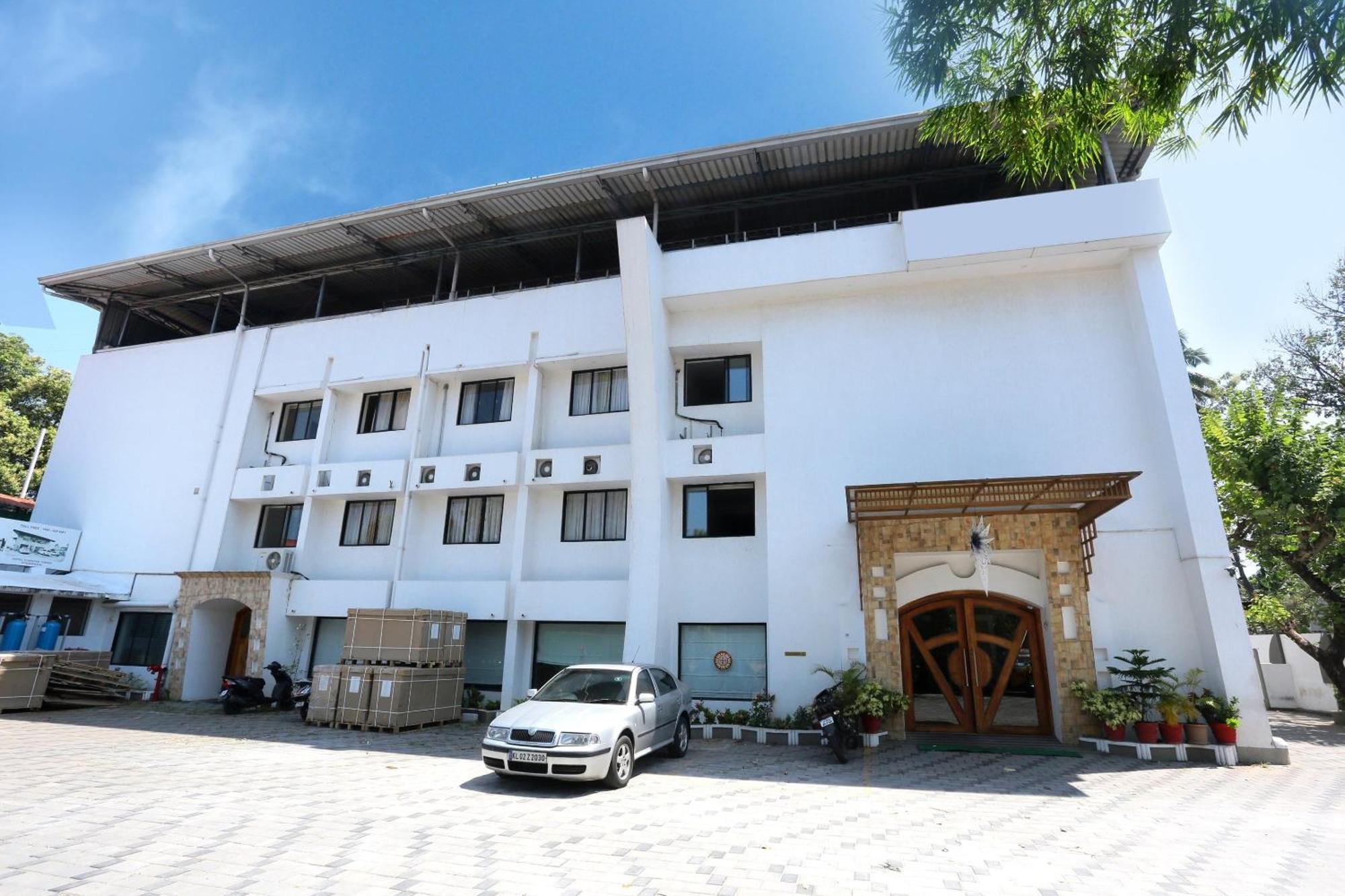 Super Townhouse Dona Castle Hotel Kollam Exterior photo