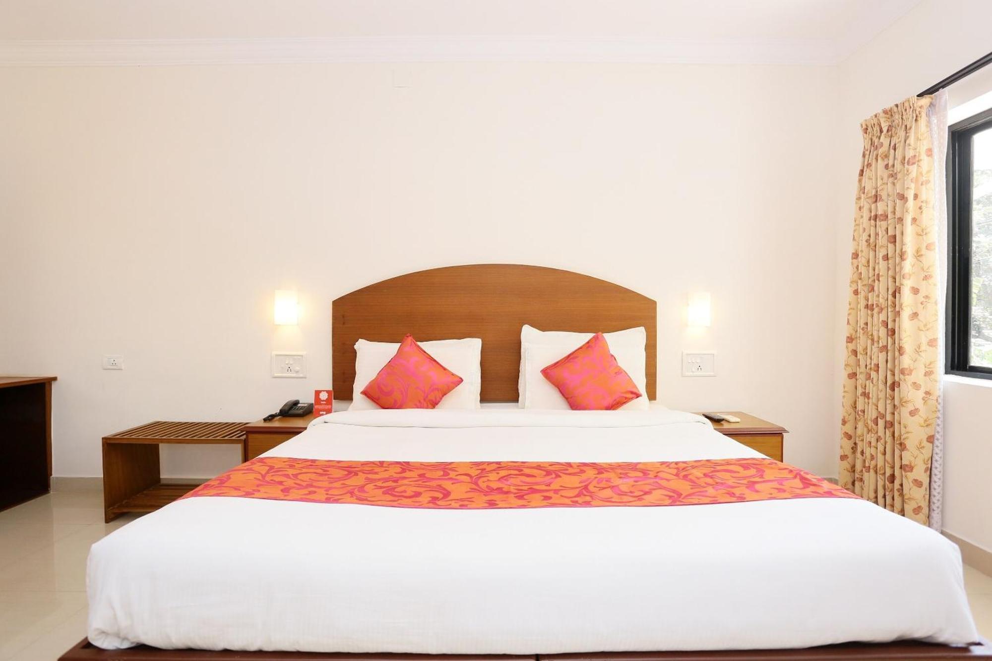 Super Townhouse Dona Castle Hotel Kollam Exterior photo