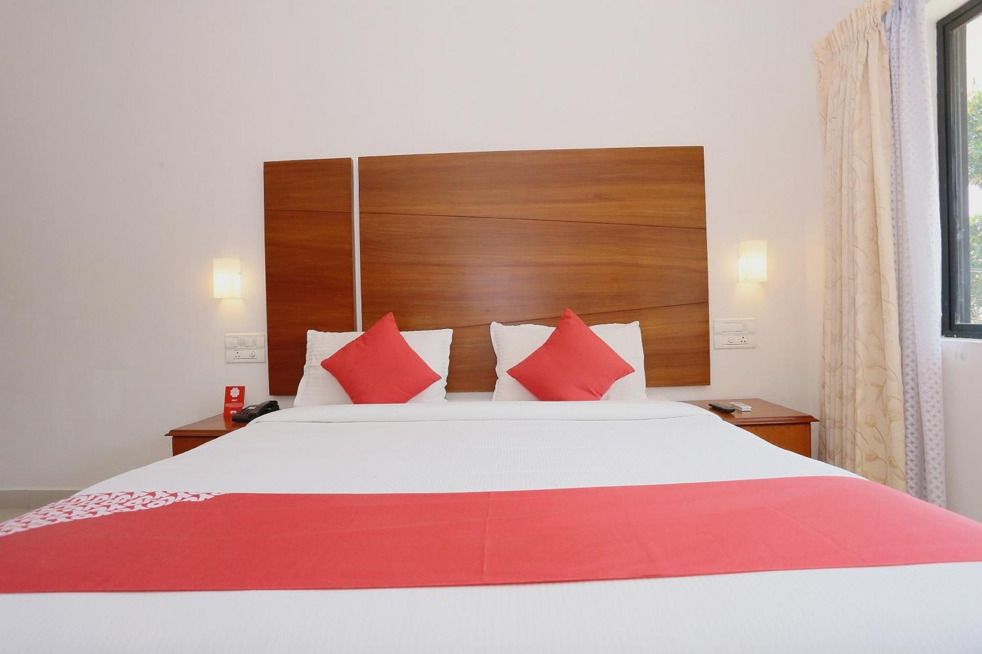 Super Townhouse Dona Castle Hotel Kollam Exterior photo