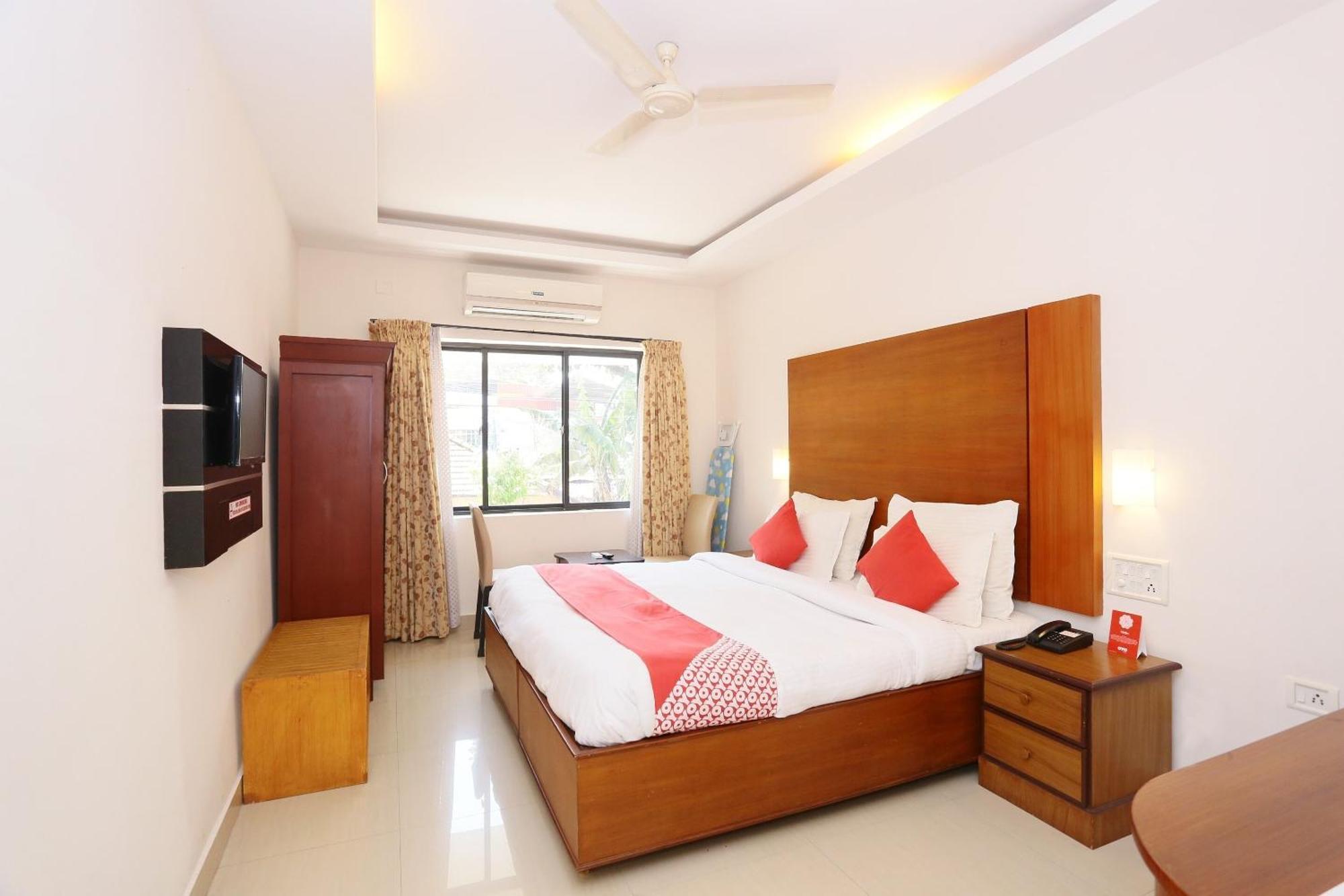 Super Townhouse Dona Castle Hotel Kollam Exterior photo