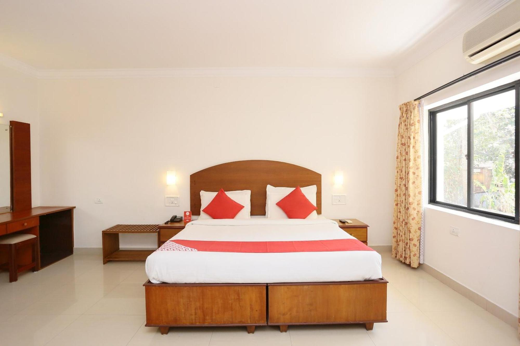 Super Townhouse Dona Castle Hotel Kollam Exterior photo