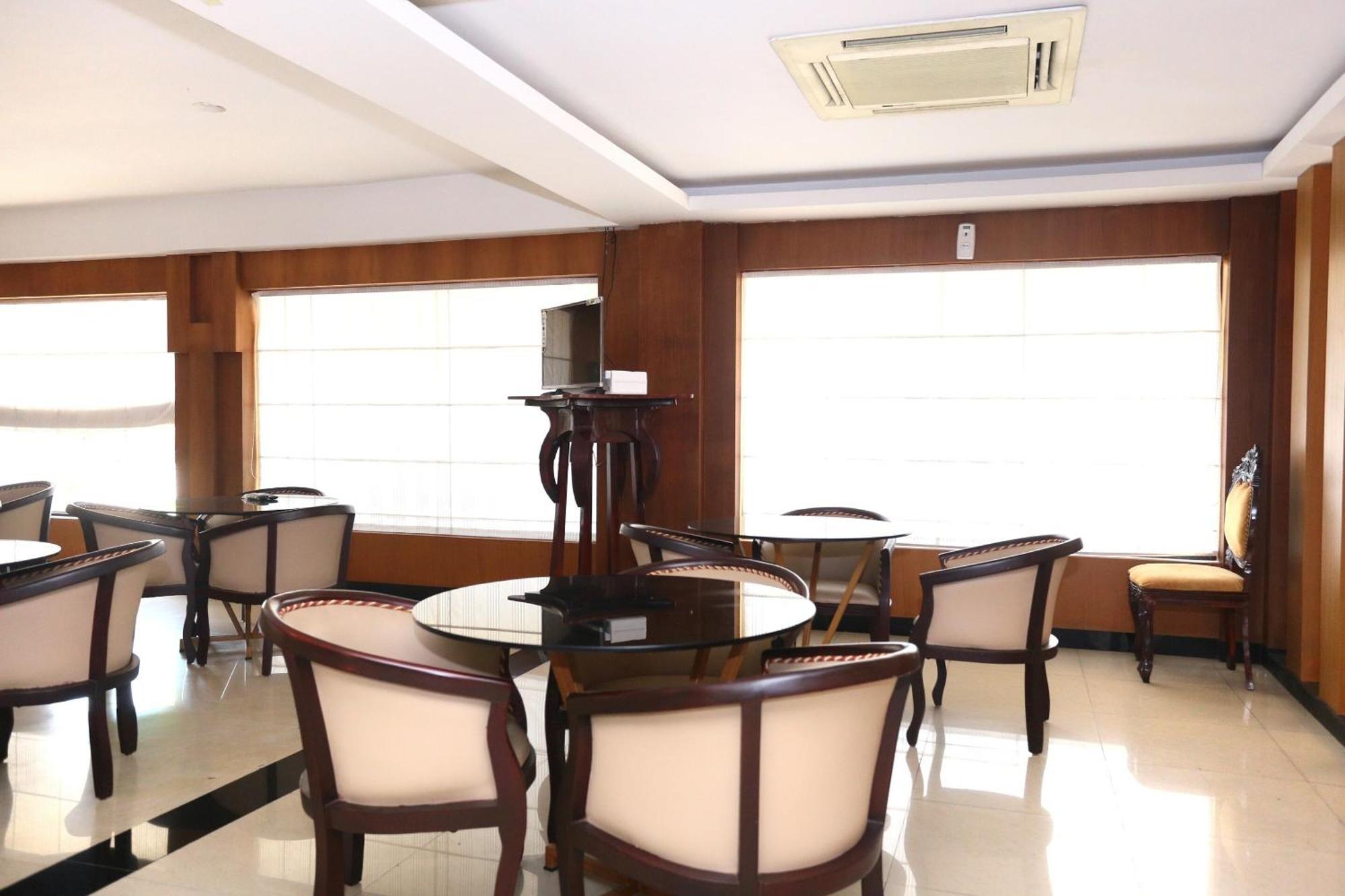 Super Townhouse Dona Castle Hotel Kollam Exterior photo