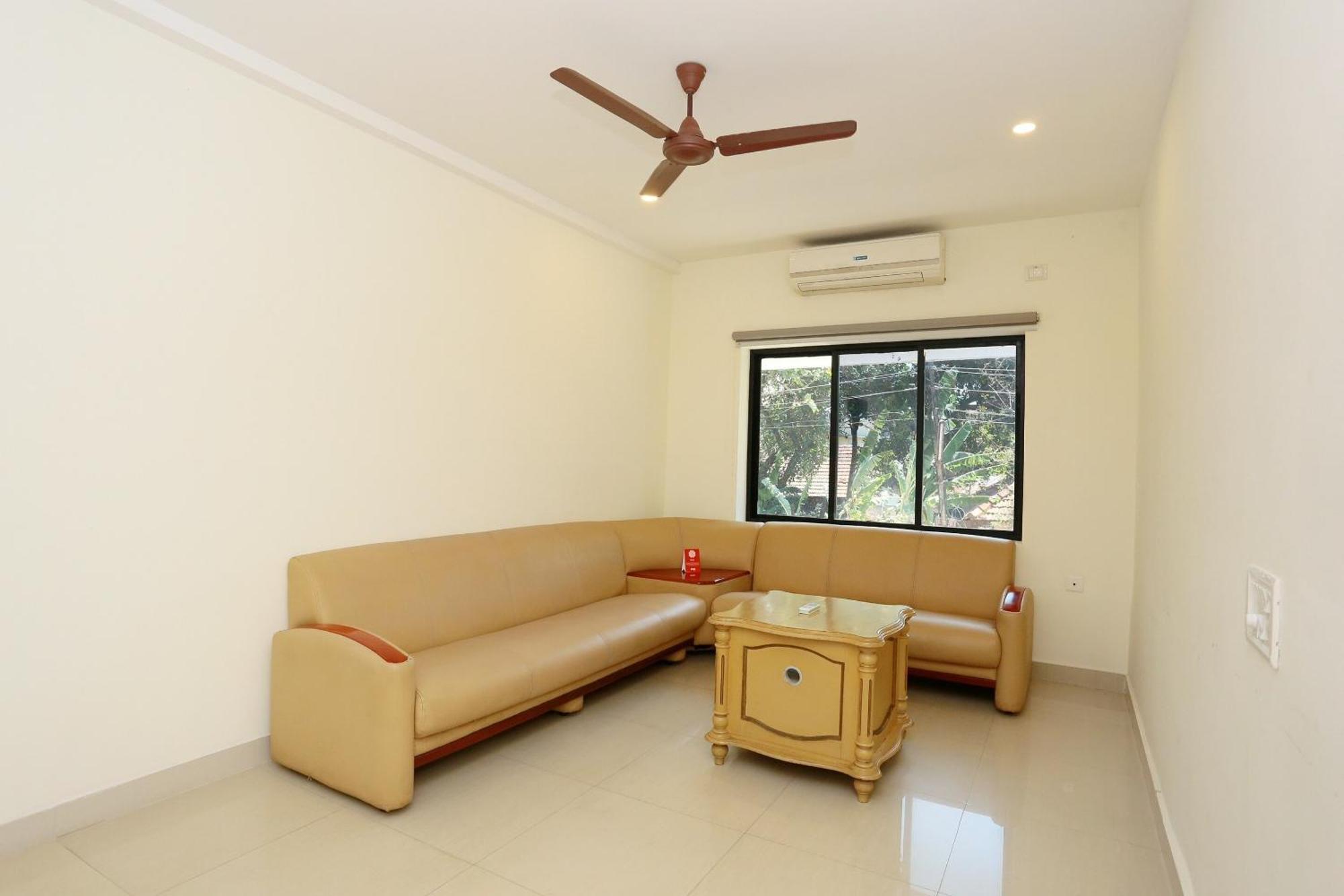 Super Townhouse Dona Castle Hotel Kollam Exterior photo