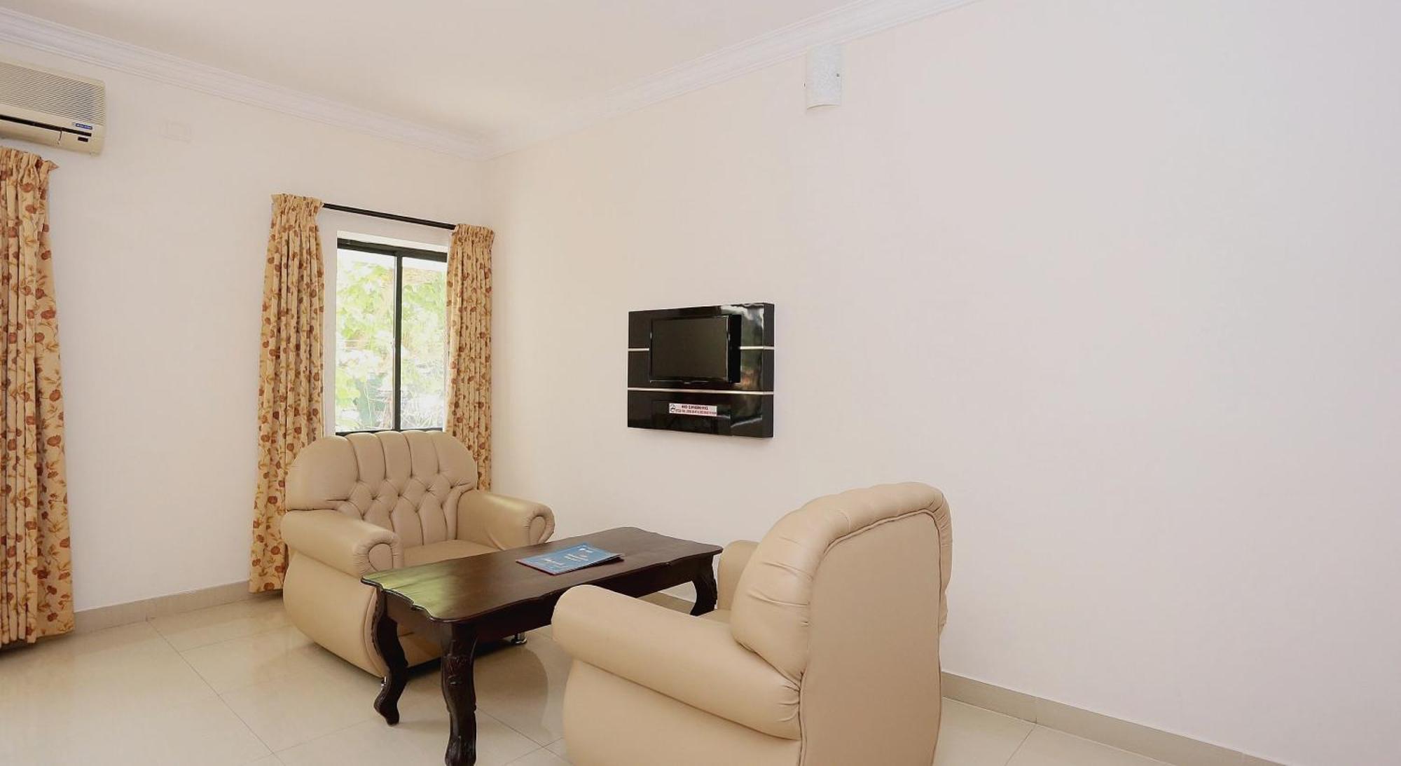 Super Townhouse Dona Castle Hotel Kollam Exterior photo