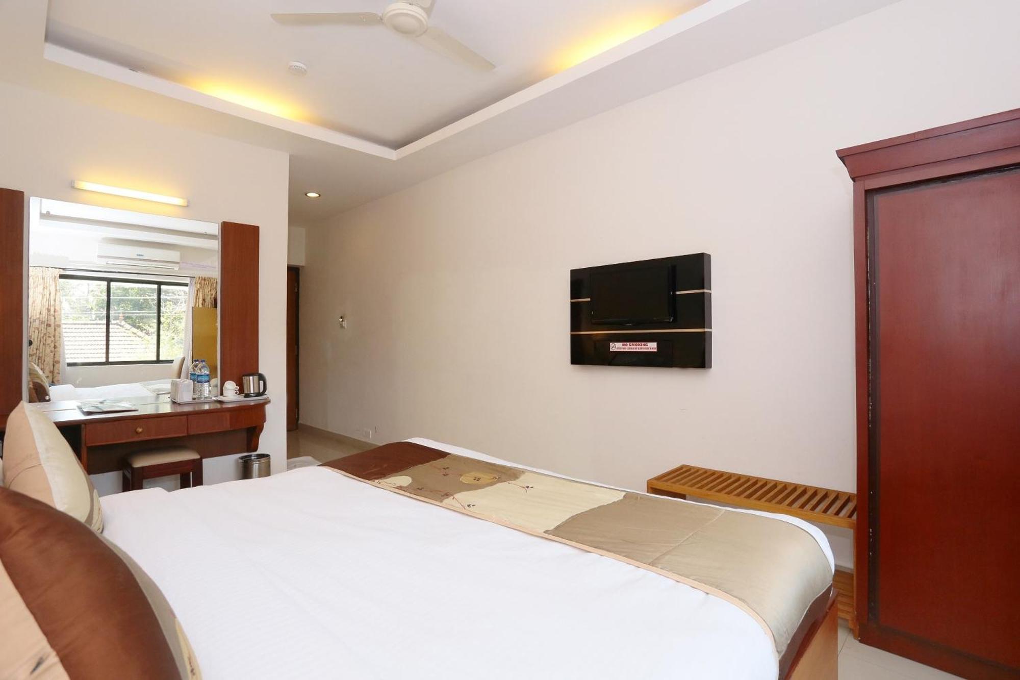 Super Townhouse Dona Castle Hotel Kollam Exterior photo
