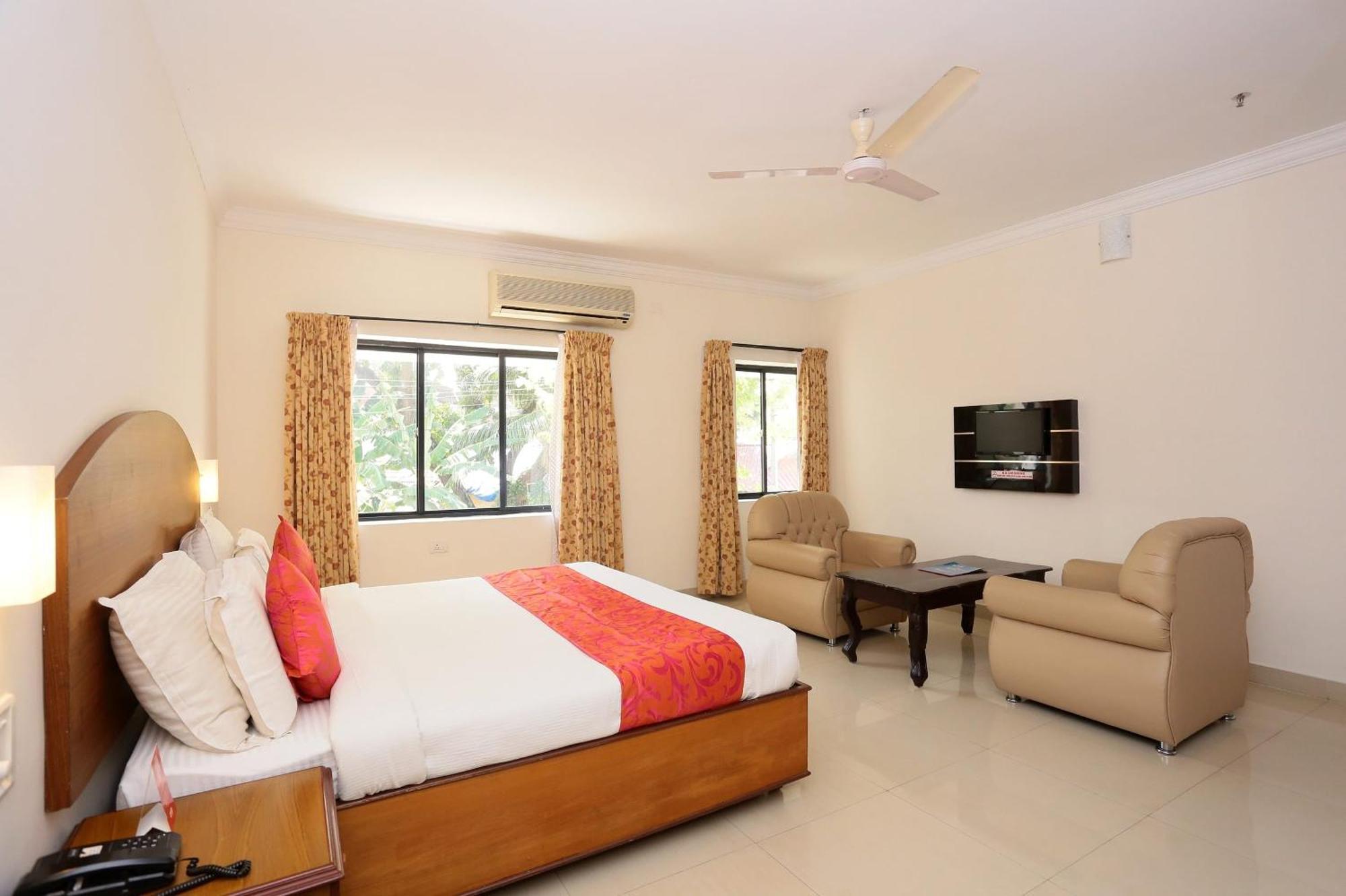 Super Townhouse Dona Castle Hotel Kollam Exterior photo