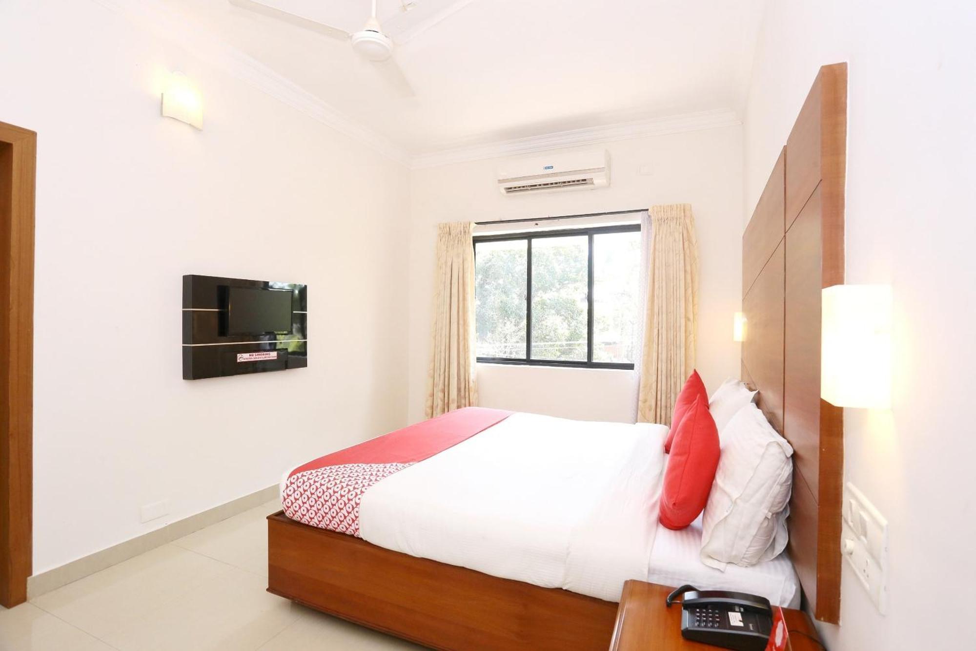 Super Townhouse Dona Castle Hotel Kollam Exterior photo