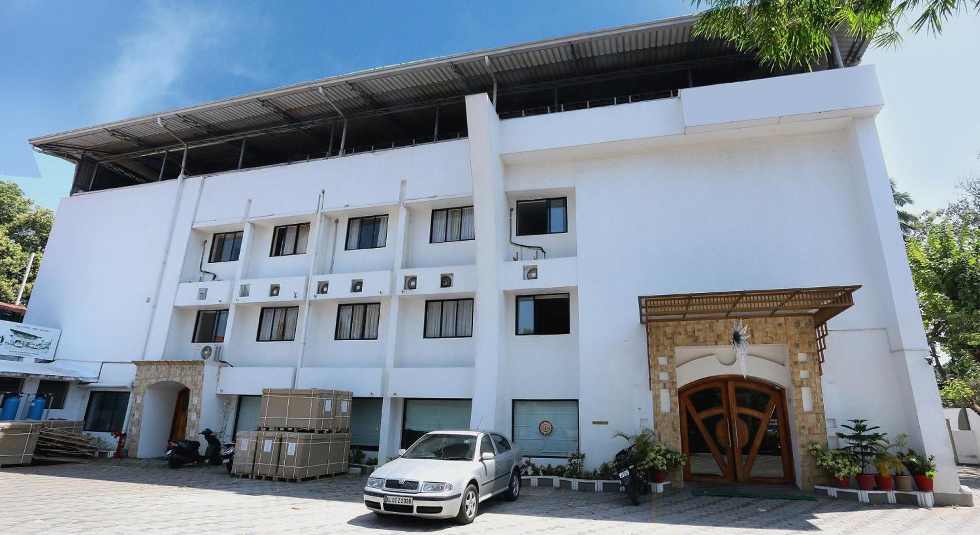 Super Townhouse Dona Castle Hotel Kollam Exterior photo
