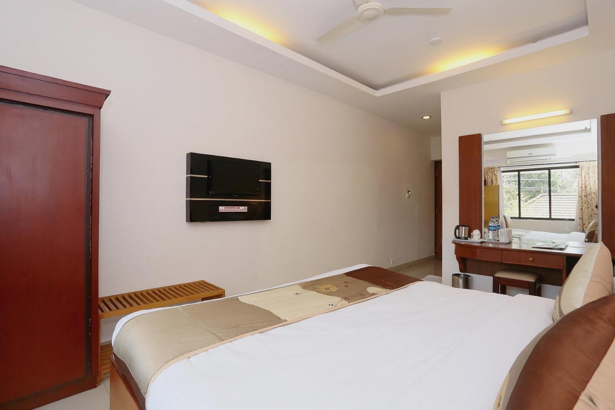Super Townhouse Dona Castle Hotel Kollam Exterior photo