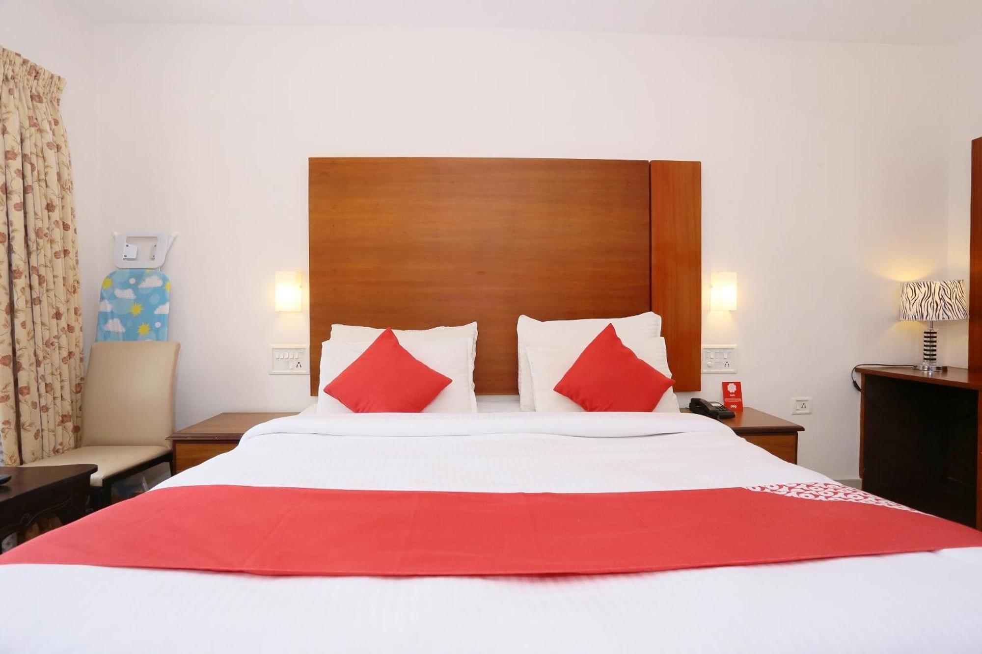 Super Townhouse Dona Castle Hotel Kollam Exterior photo