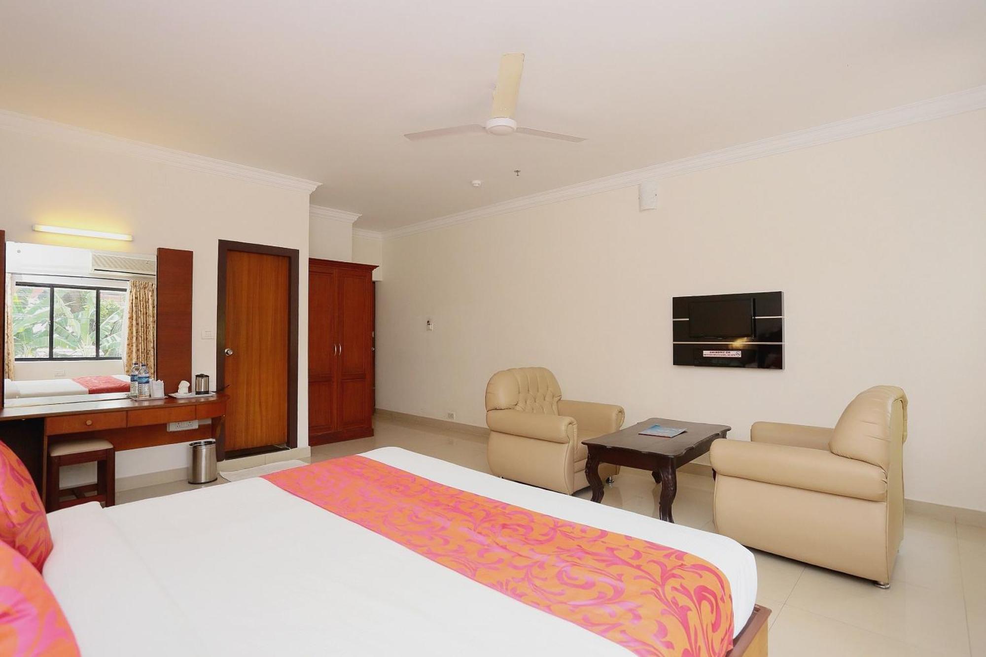 Super Townhouse Dona Castle Hotel Kollam Exterior photo