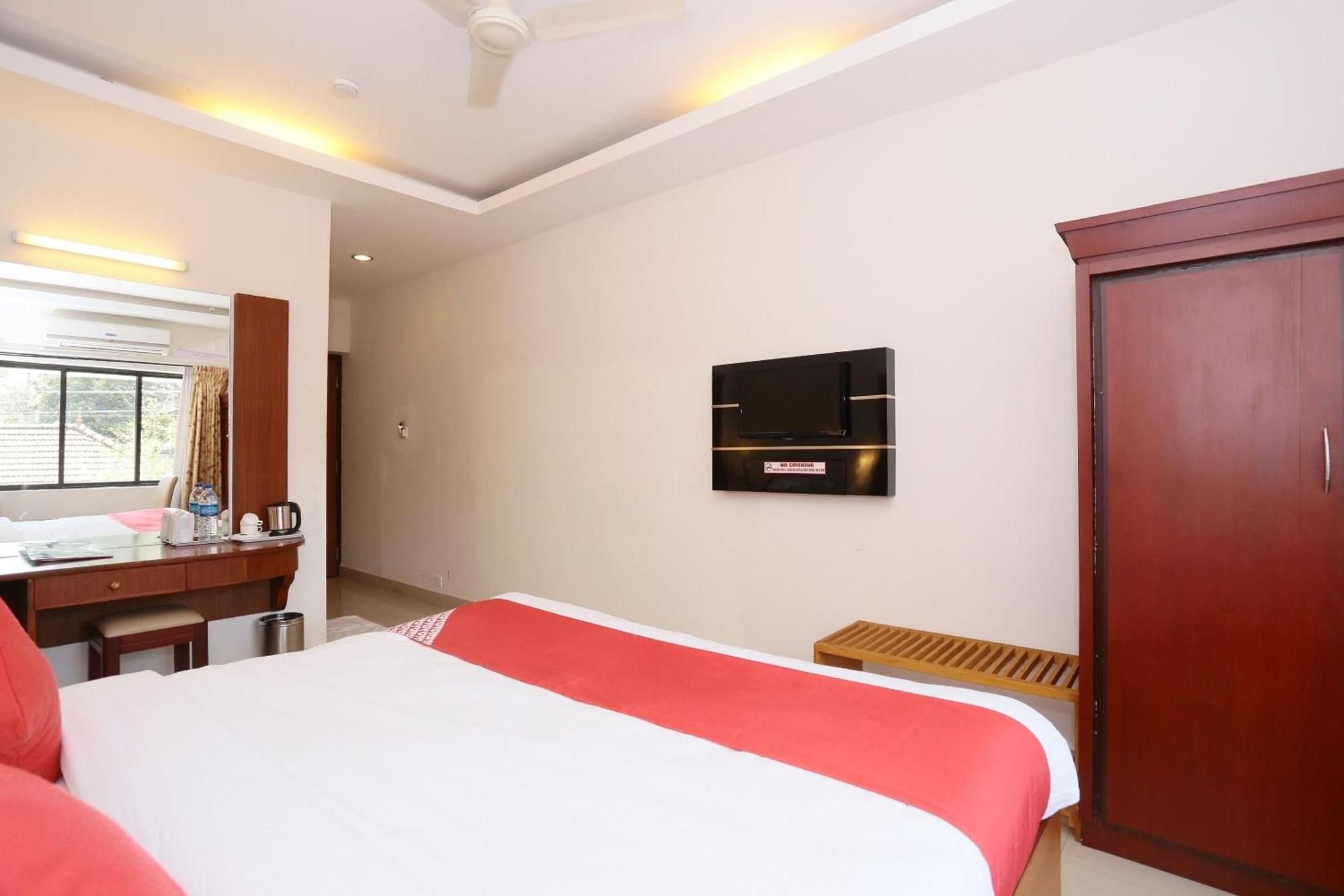 Super Townhouse Dona Castle Hotel Kollam Exterior photo