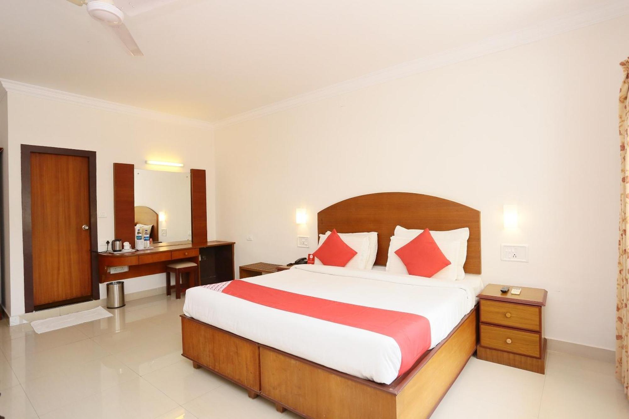 Super Townhouse Dona Castle Hotel Kollam Exterior photo