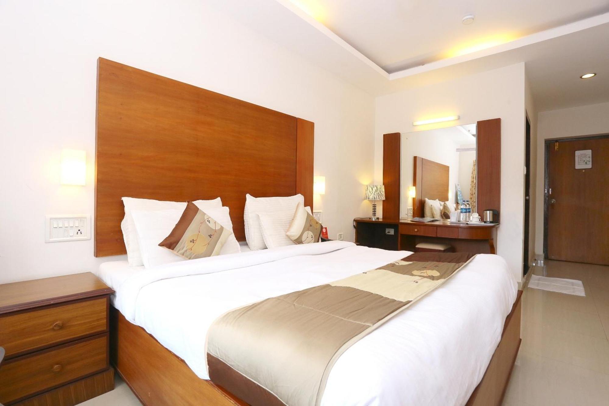 Super Townhouse Dona Castle Hotel Kollam Exterior photo
