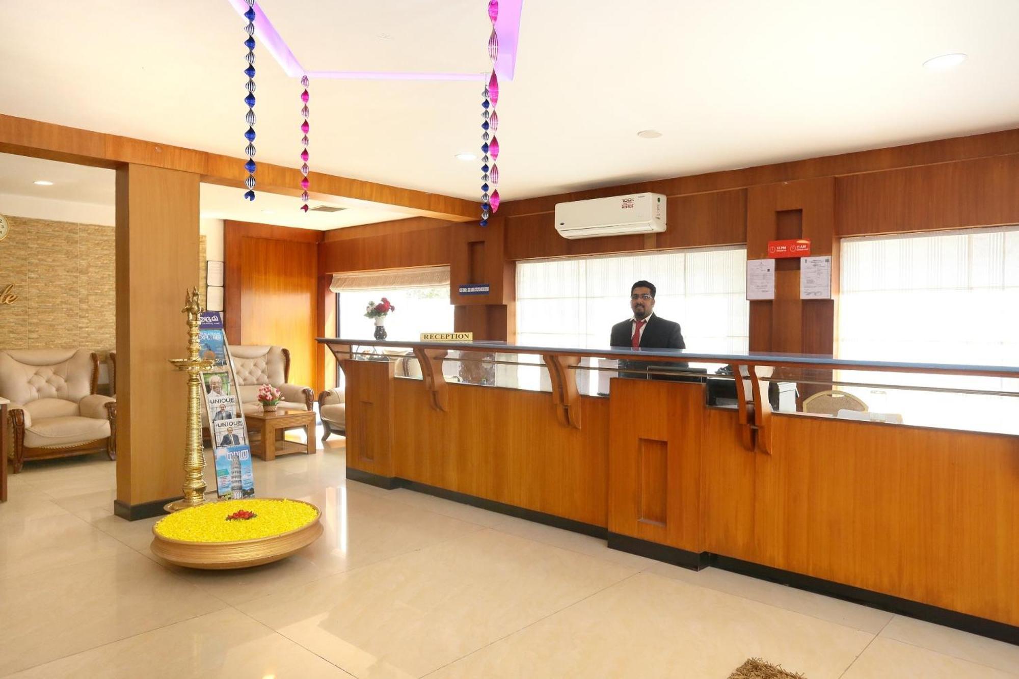 Super Townhouse Dona Castle Hotel Kollam Exterior photo